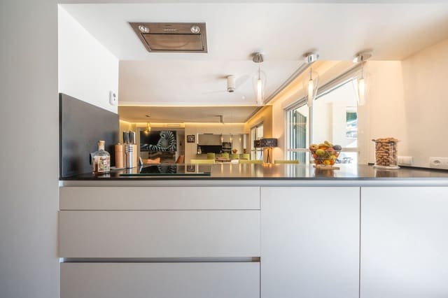 2 makuuhuone Huoneisto myytävänä paikassa Nueva Andalucia, Marbella mukana uima-altaan - 689 000 € (Ref: 9452556)