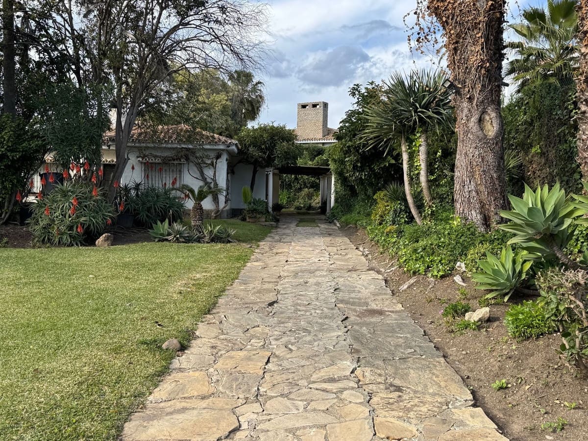 3 bedroom Villa for sale in El Paraiso - € 1,375,000 (Ref: 9496787)