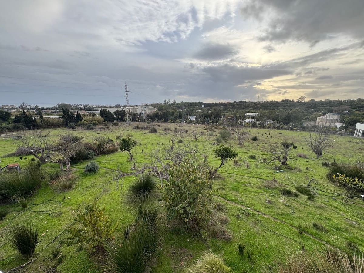 Chalet de 4 habitaciones en Guadalmansa en venta con piscina - 1.410.500 € (Ref: 9590637)