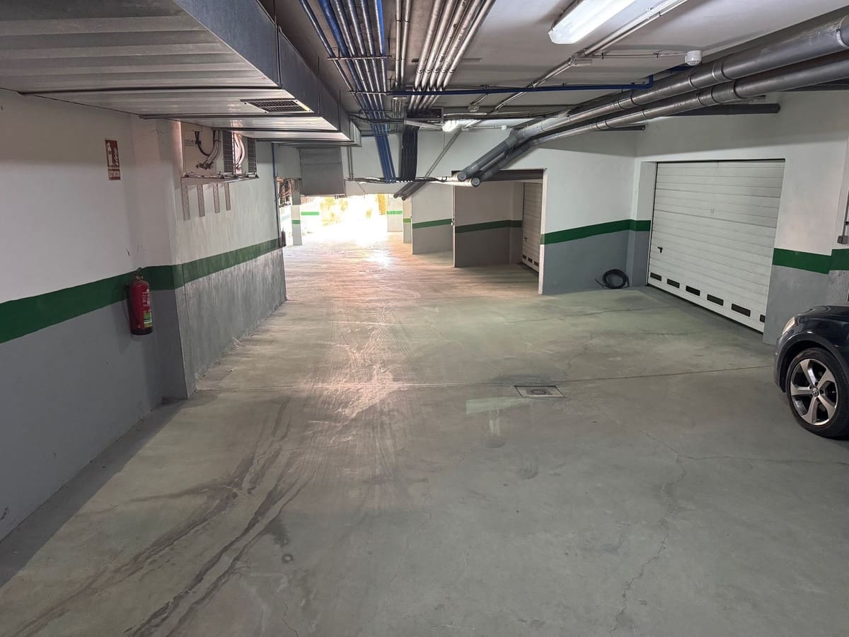 4 slaapkamer Huis te koop in Estepona met garage - € 665.000 (Ref: 9633721)