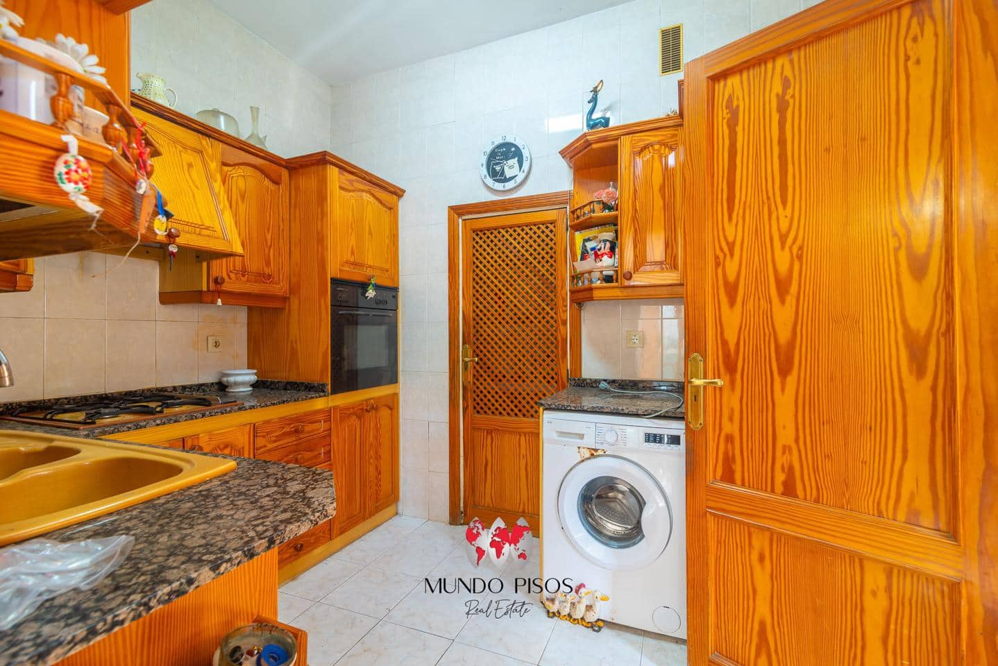 3 bedroom Flat for sale in Palma de Mallorca with garage - € 900,000 (Ref: 10021690)