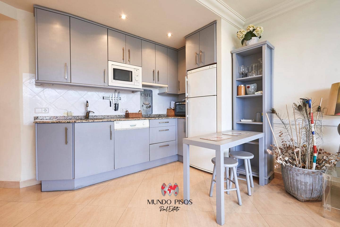 2 bedroom Flat for sale in Portals Nous with garage - € 395,000 (Ref: 8032296)