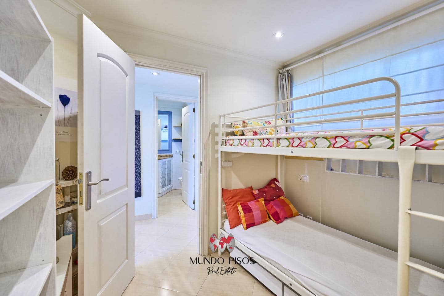2 bedroom Flat for sale in Portals Nous with garage - € 395,000 (Ref: 8032296)