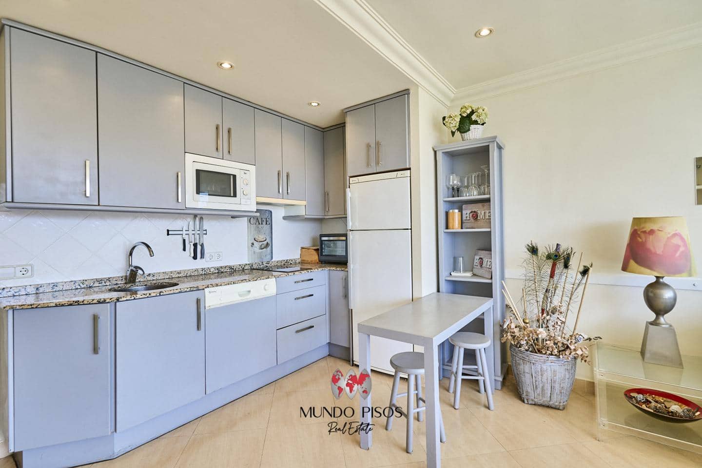 2 bedroom Flat for sale in Portals Nous with garage - € 395,000 (Ref: 8032296)