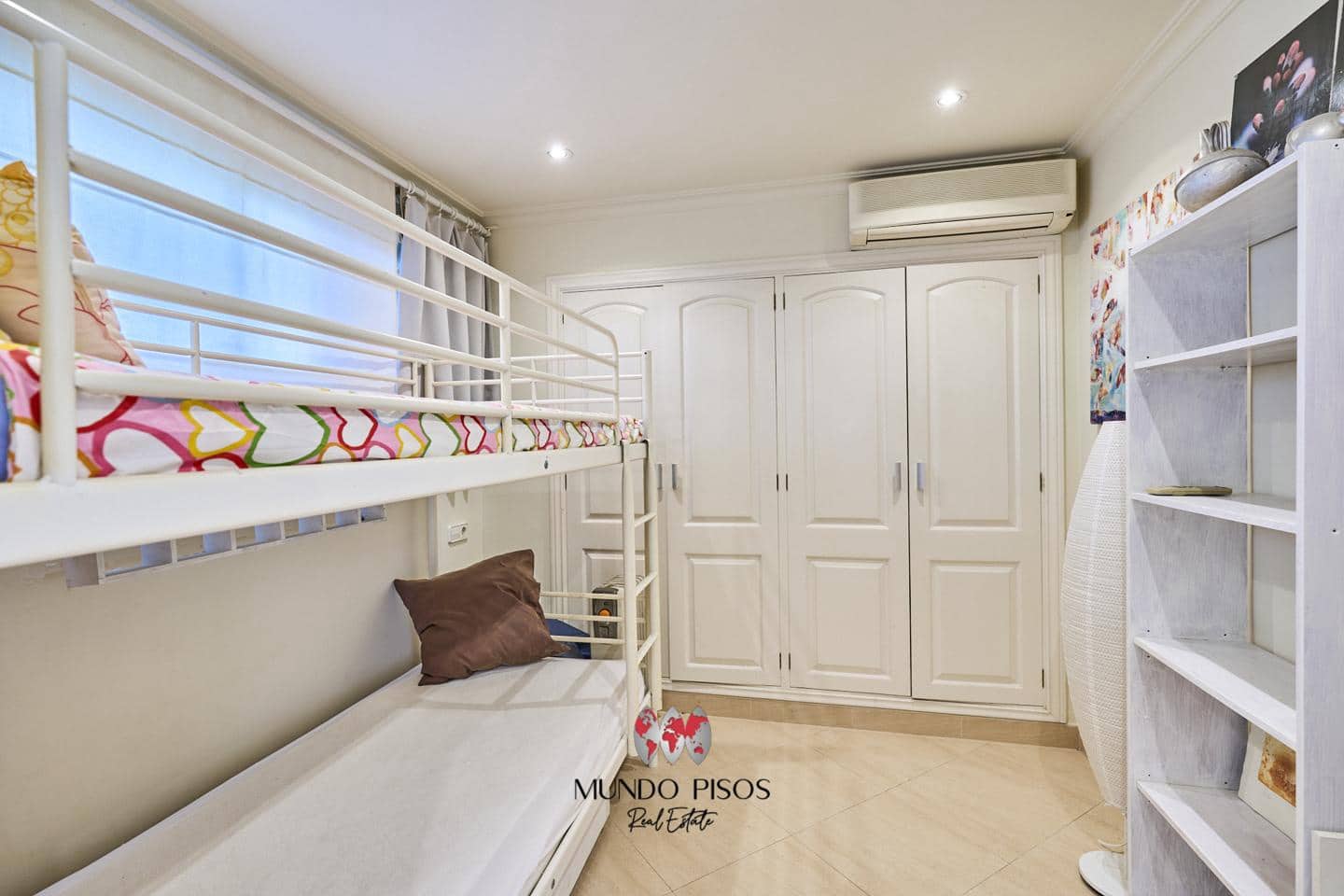 2 bedroom Flat for sale in Portals Nous with garage - € 395,000 (Ref: 8032296)