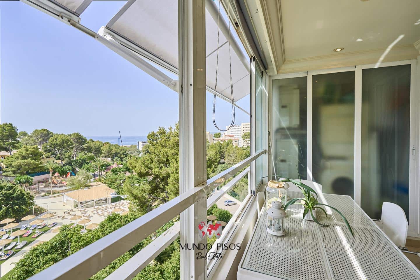 2 bedroom Flat for sale in Portals Nous with garage - € 395,000 (Ref: 8032296)