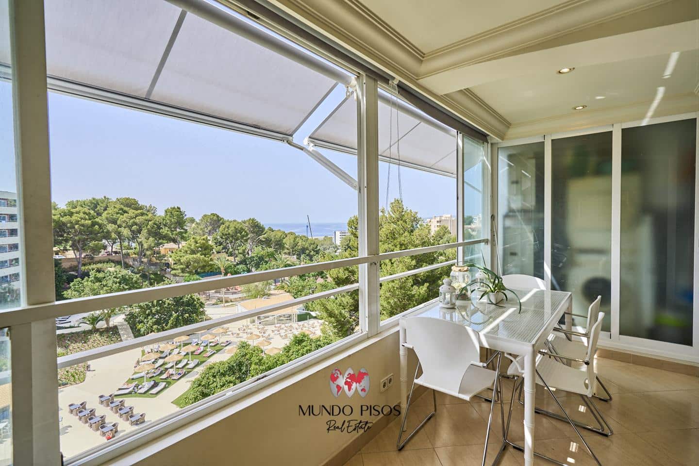 2 bedroom Flat for sale in Portals Nous with garage - € 395,000 (Ref: 8032296)