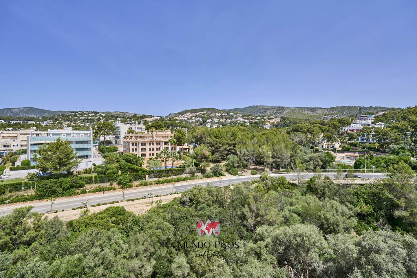 2 bedroom Flat for sale in Portals Nous with garage - € 395,000 (Ref: 8032296)