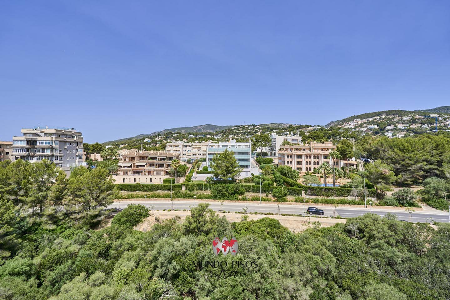 2 bedroom Flat for sale in Portals Nous with garage - € 395,000 (Ref: 8032296)