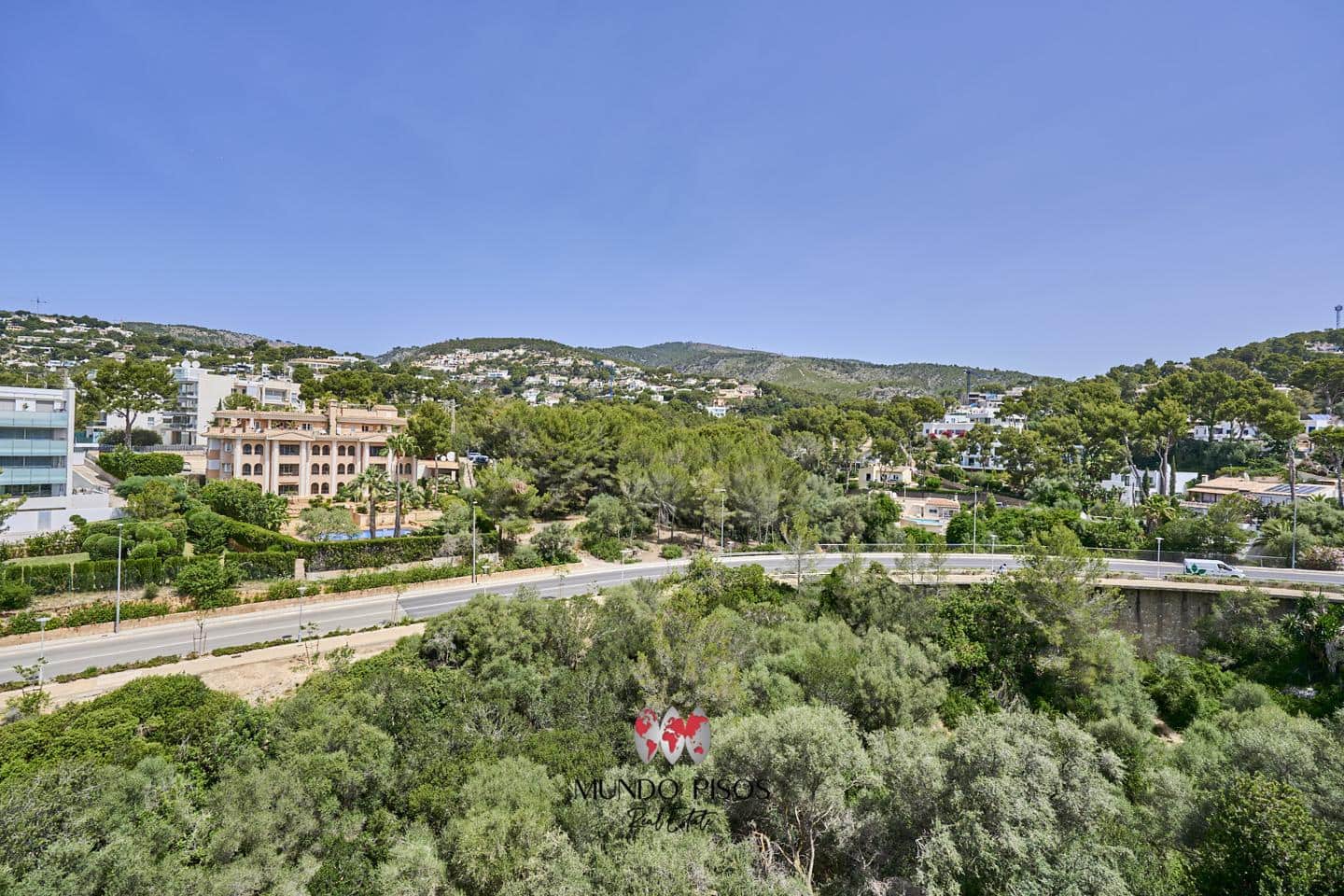 2 bedroom Flat for sale in Portals Nous with garage - € 395,000 (Ref: 8032296)