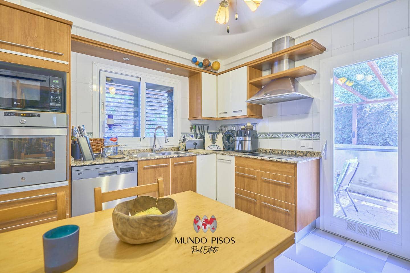 5 bedroom Villa for sale in Palma de Mallorca with garage - € 790,000 (Ref: 8482454)