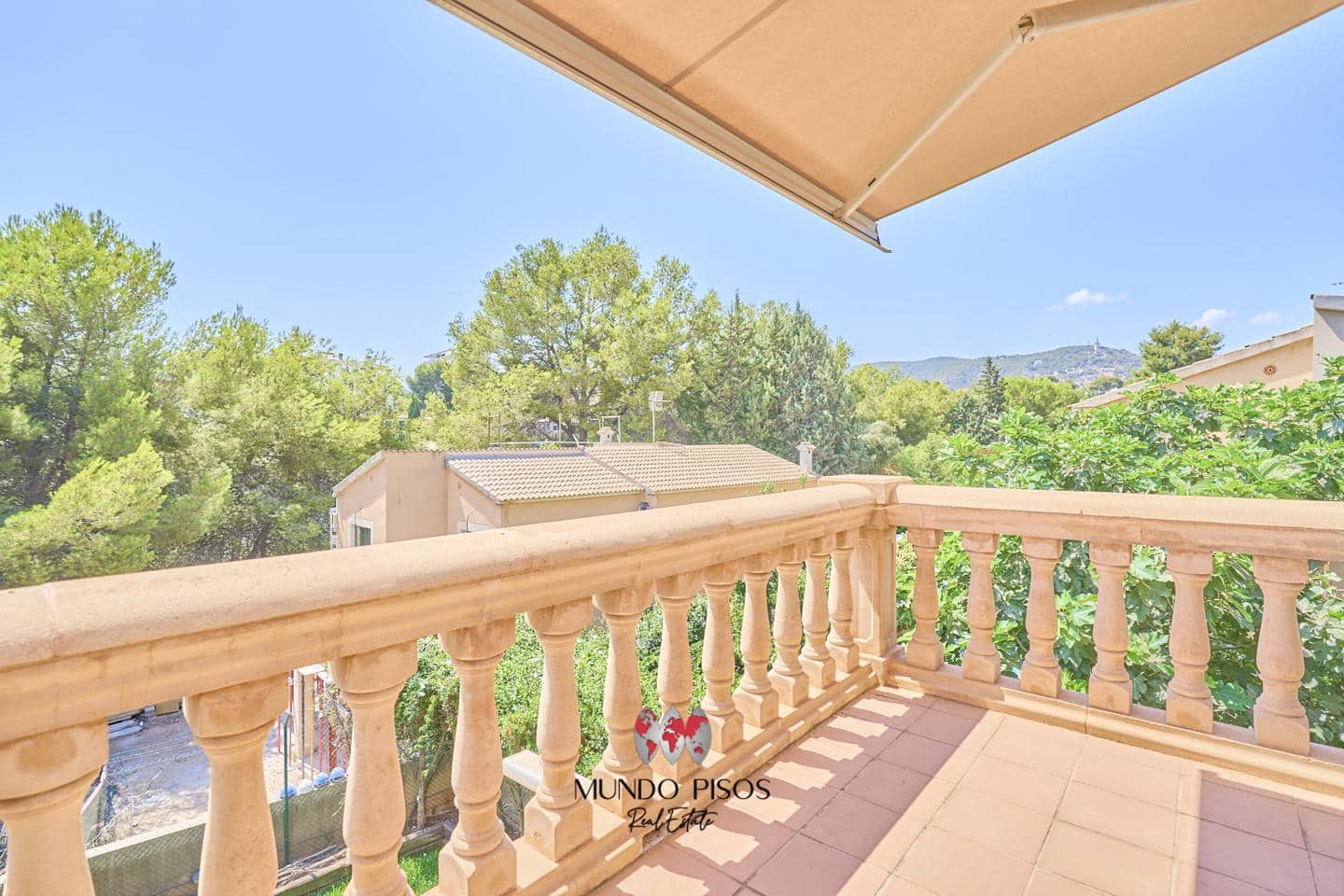 5 bedroom Villa for sale in Palma de Mallorca with garage - € 790,000 (Ref: 8482454)