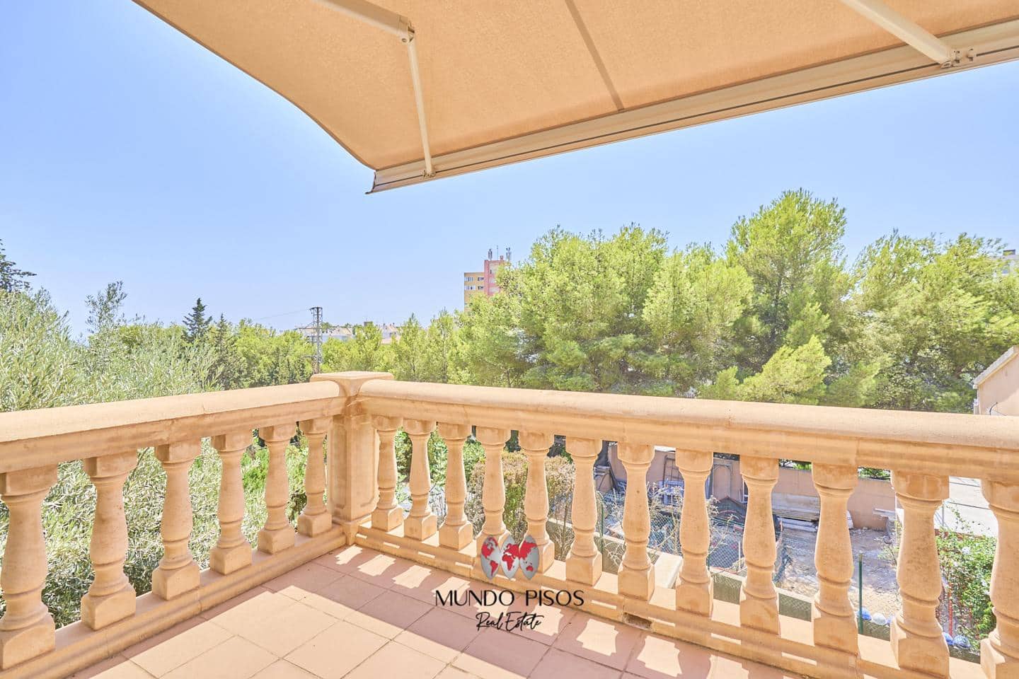 5 bedroom Villa for sale in Palma de Mallorca with garage - € 790,000 (Ref: 8482454)