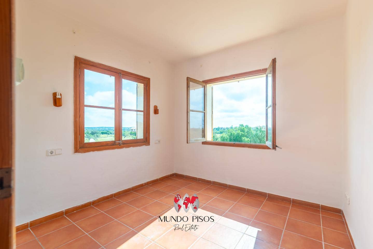 5 soveværelse Finca/Landehus til salg i Cala Llombards med garage - € 1.500.000 (Ref: 8988857)