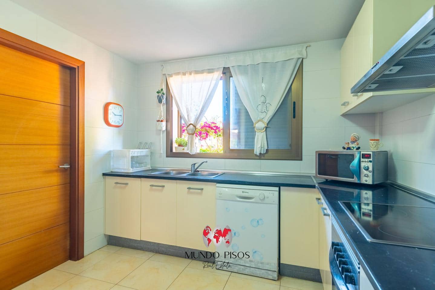 4 soveværelse Villa til salg i Palma de Mallorca med garage - € 594.000 (Ref: 9301926)