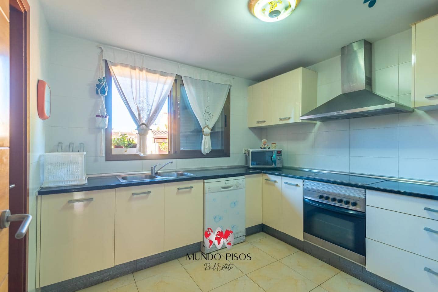 4 soveværelse Villa til salg i Palma de Mallorca med garage - € 594.000 (Ref: 9301926)