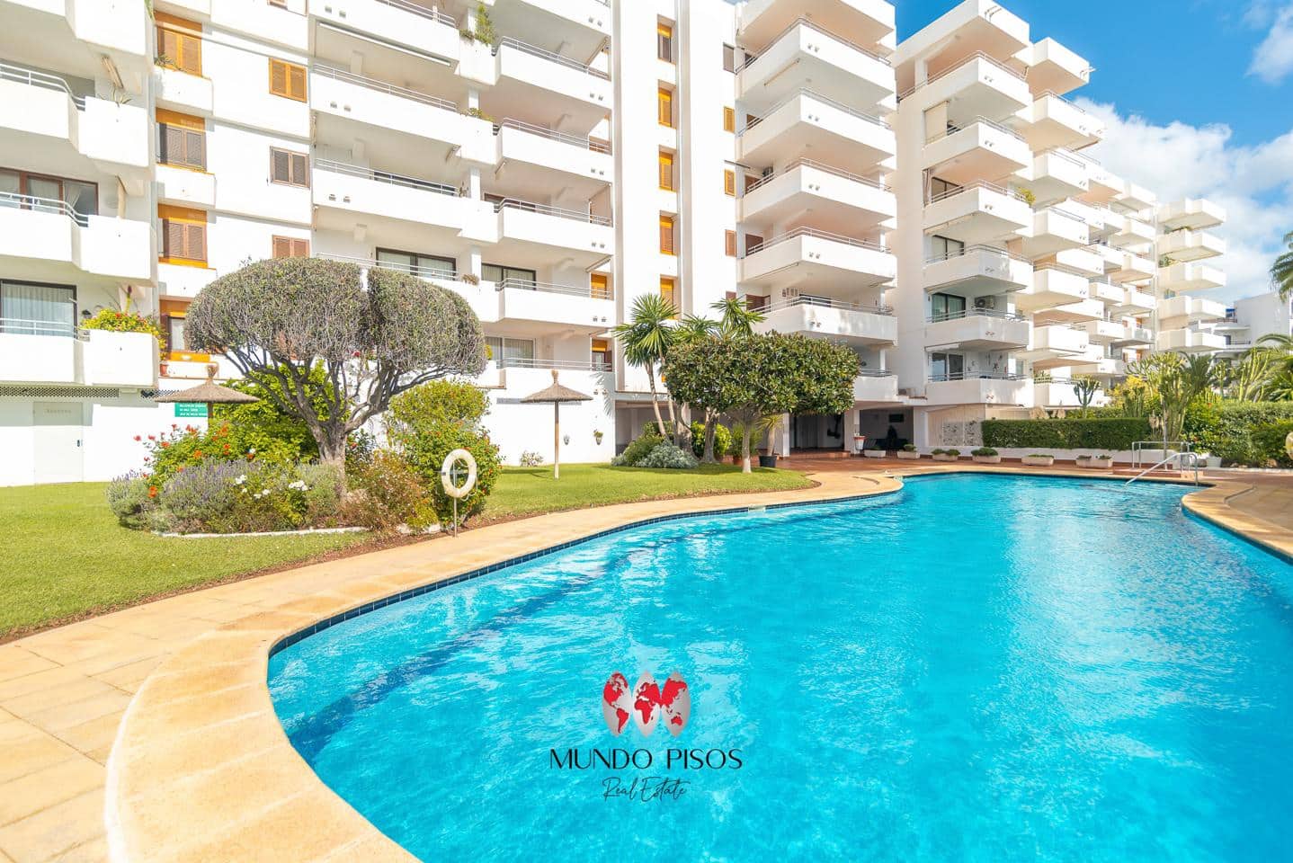 3 bedroom Flat for sale in Santa Ponsa with pool - € 749,900 (Ref: 9373760)