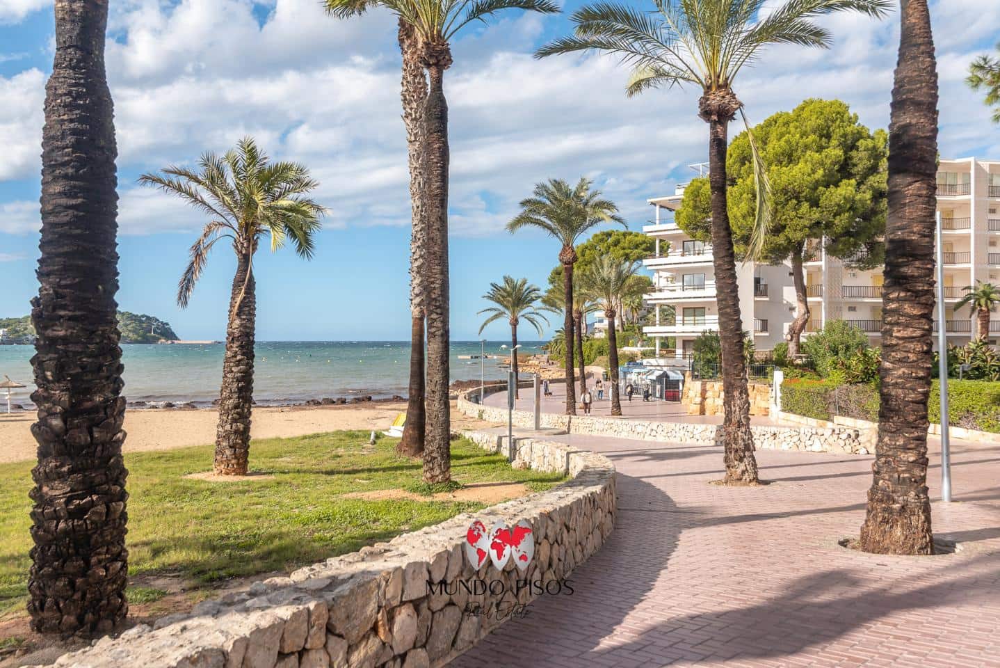 3 bedroom Flat for sale in Santa Ponsa with pool - € 749,900 (Ref: 9373760)