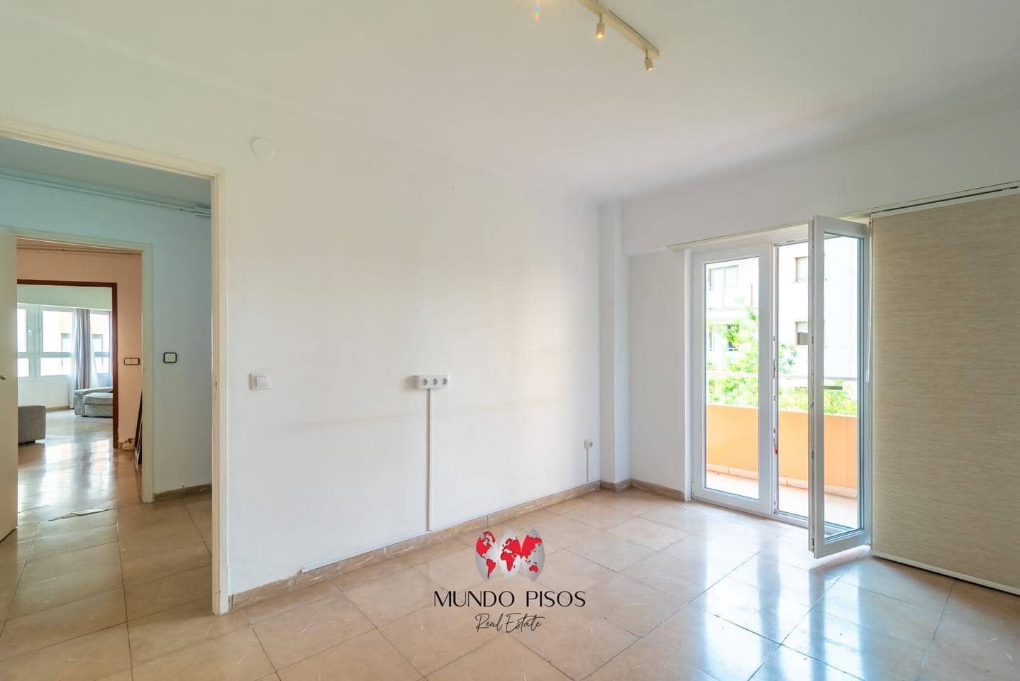 4 bedroom Flat for sale in Palma de Mallorca - € 560,000 (Ref: 9412924)