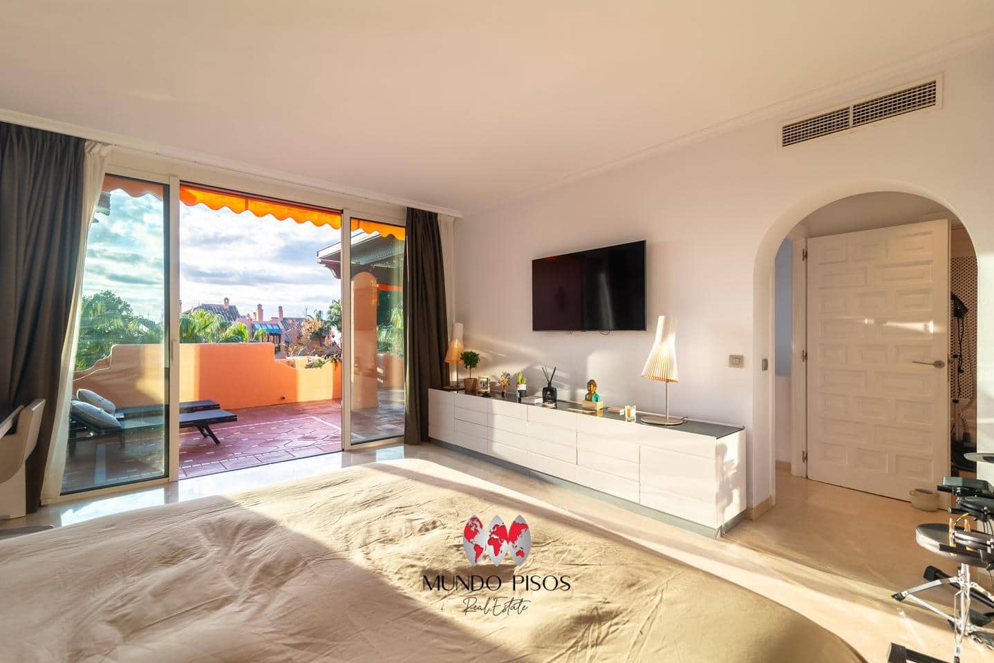 3 bedroom Flat for sale in Santa Ponsa with pool garage - € 1,100,000 (Ref: 9467608)