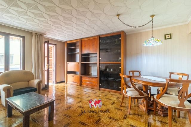 4 soverom Leilighet til salgs i Plaça de Toros, Palma de Mallorca med garasje - € 369 000 (Ref: 9688551)