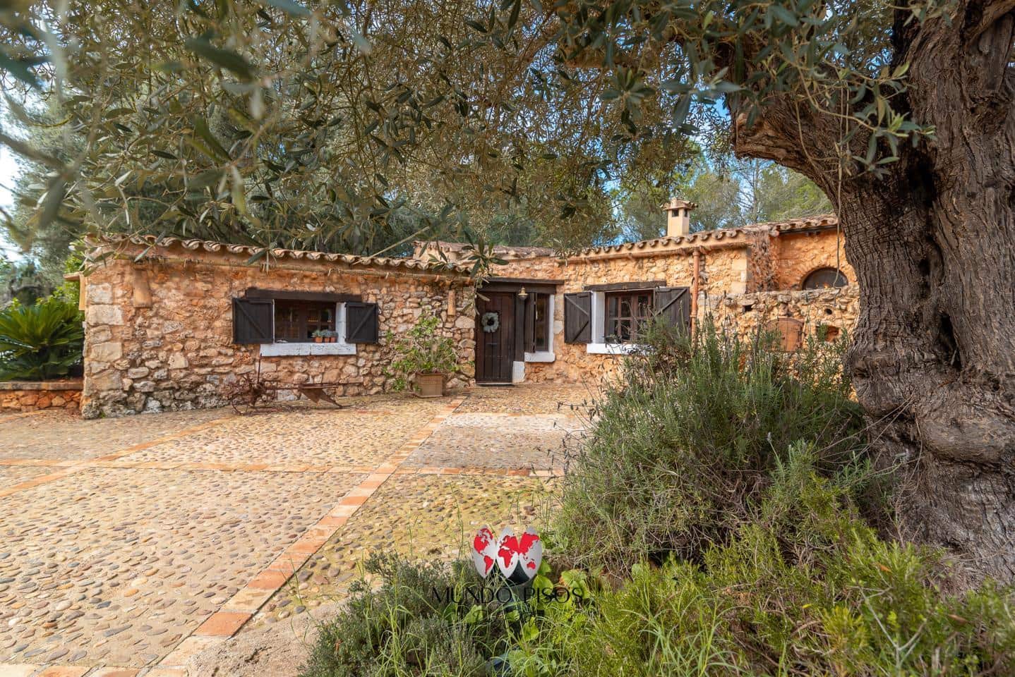 5 soveværelse Finca/Landehus til salg i Sencelles med swimmingpool garage - € 1.599.000 (Ref: 9821331)