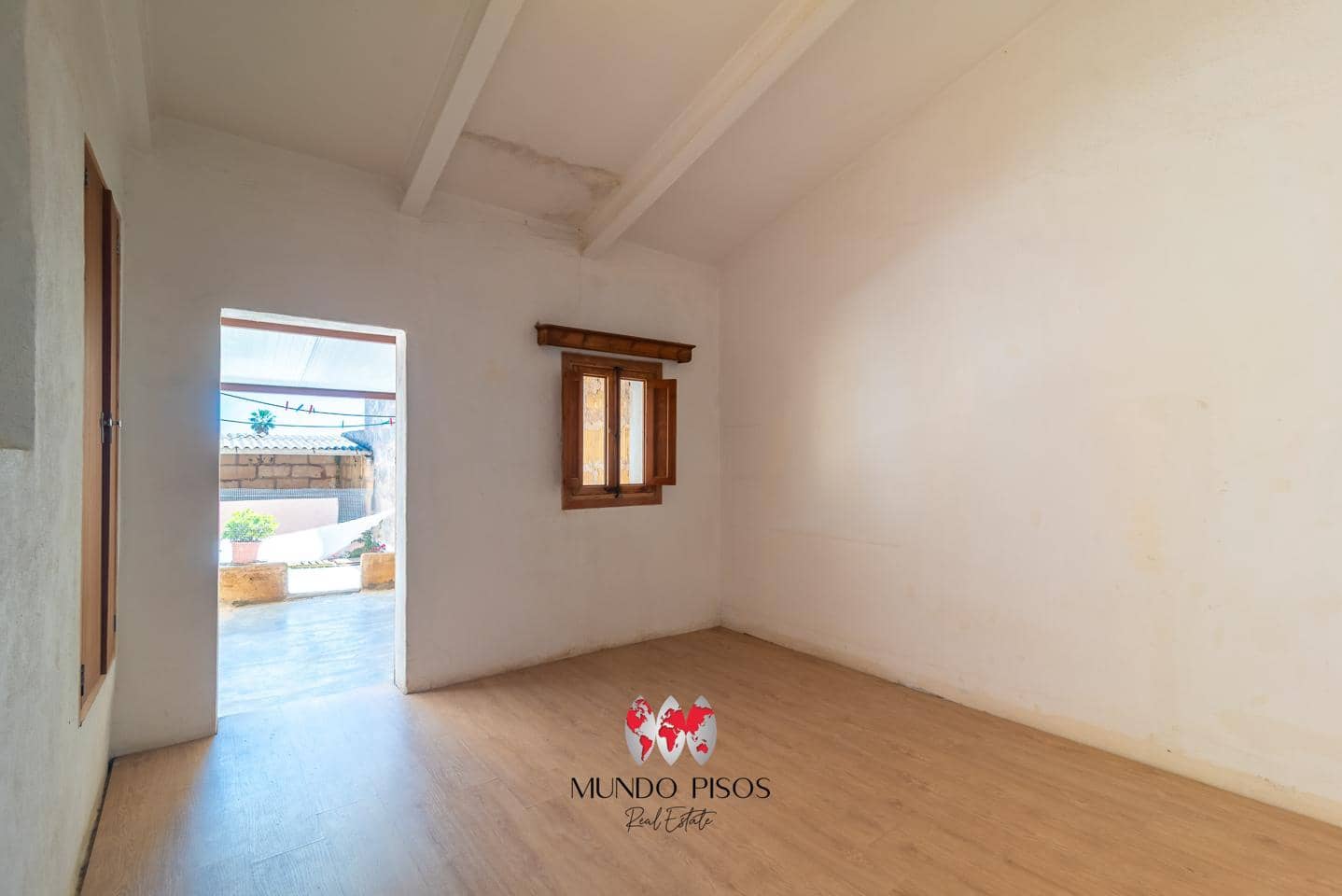 3 bedroom Villa for sale in Sant Joan with garage - € 379,000 (Ref: 9866181)