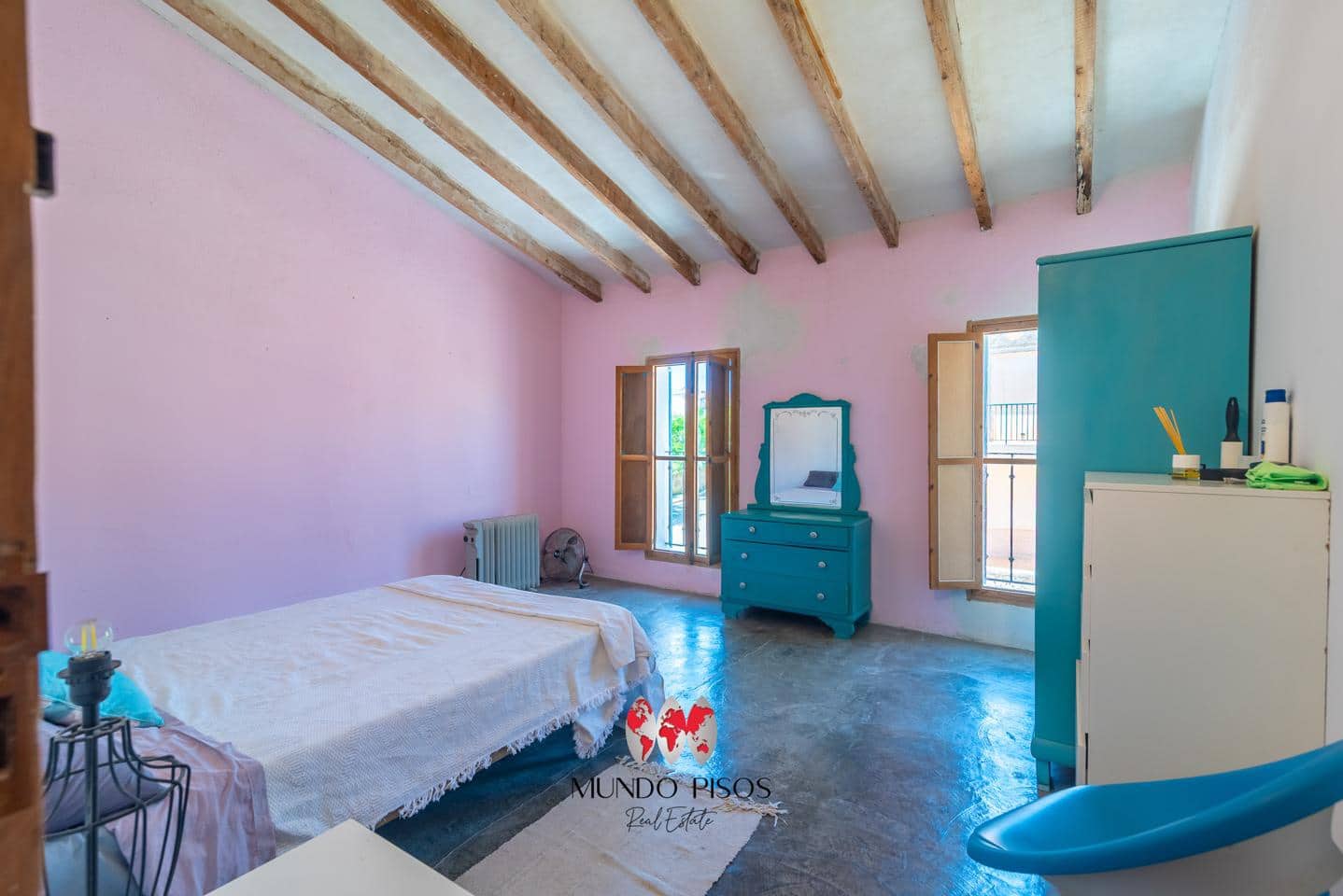 3 bedroom Villa for sale in Sant Joan with garage - € 379,000 (Ref: 9866181)