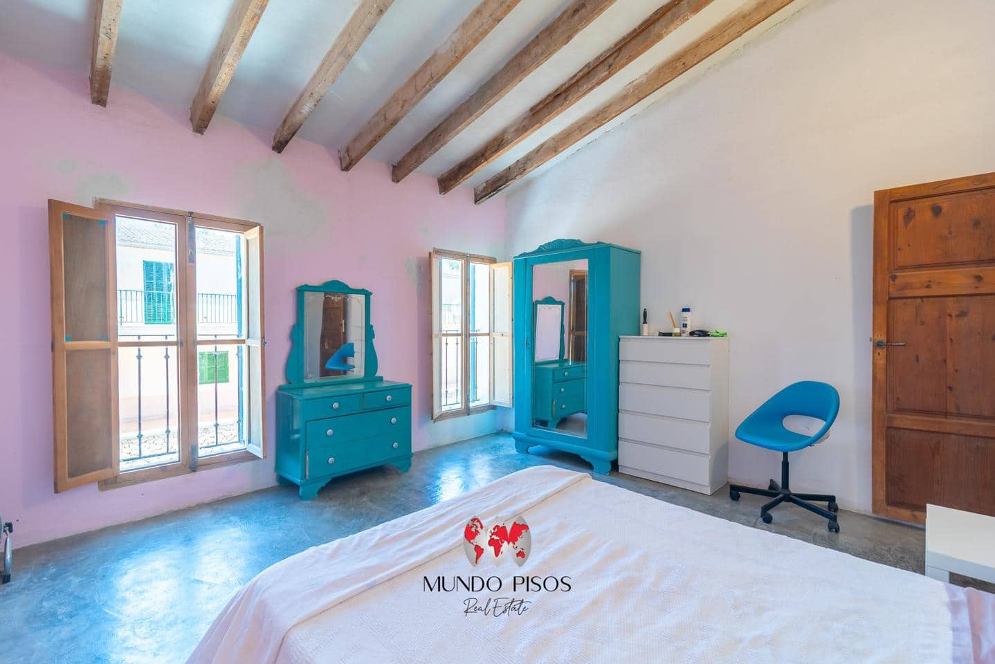 3 bedroom Villa for sale in Sant Joan with garage - € 379,000 (Ref: 9866181)