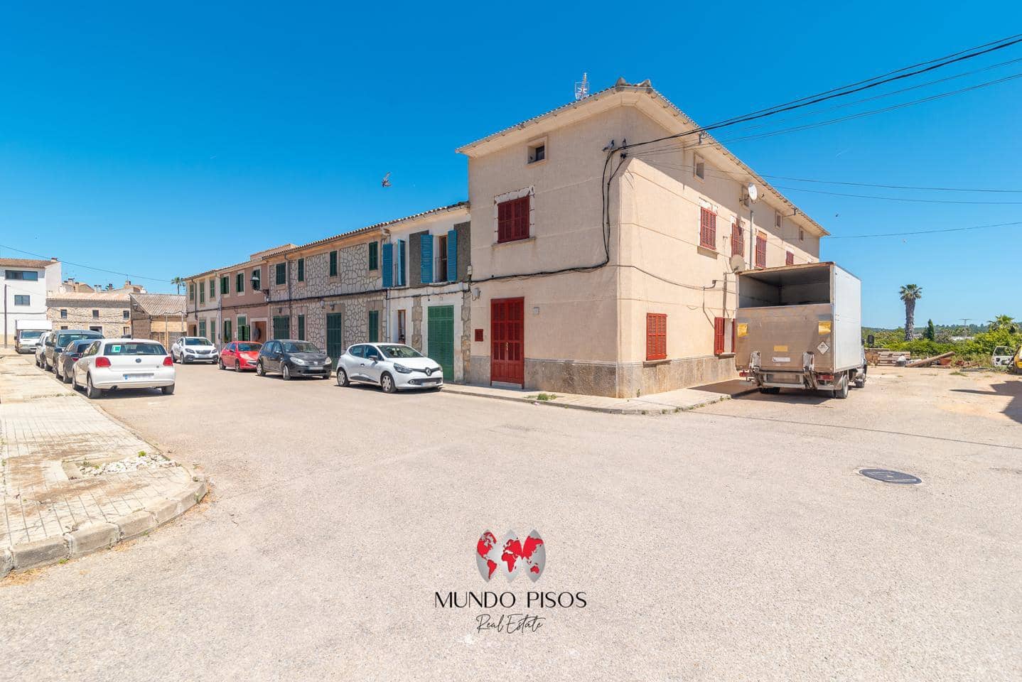 3 bedroom Villa for sale in Sant Joan with garage - € 379,000 (Ref: 9866181)
