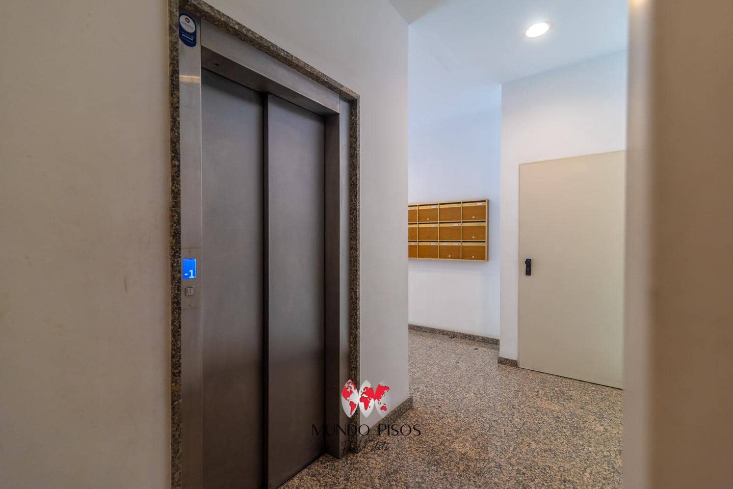 3 bedroom Flat for sale in Palma de Mallorca with garage - € 595,000 (Ref: 9932375)
