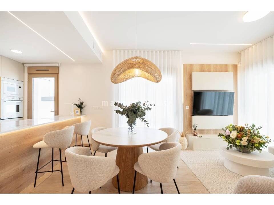 3 soverom Kjedet enebolig til salgs i Los Alcazares med svømmebasseng - € 469 000 (Ref: 10007129)