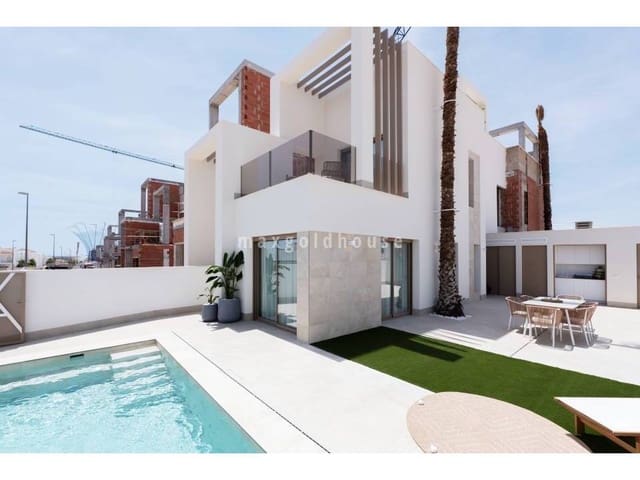 3 soverom Kjedet enebolig til salgs i Los Alcázares med svømmebasseng - € 469 000 (Ref: 10007129)
