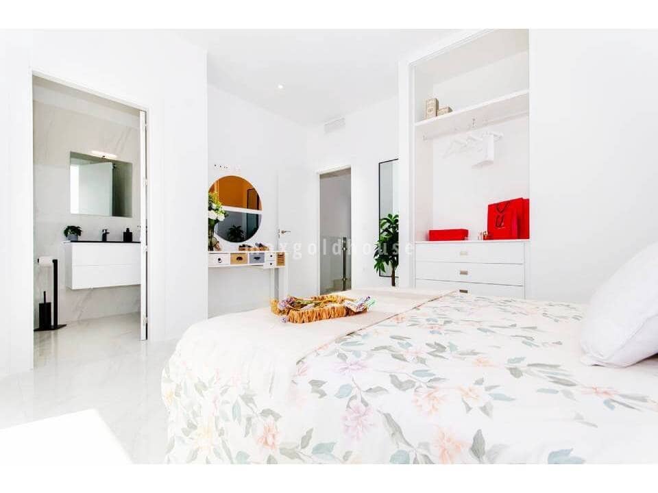 3 soveværelse Villa til salg i Los Montesinos med swimmingpool - € 395.000 (Ref: 10012700)