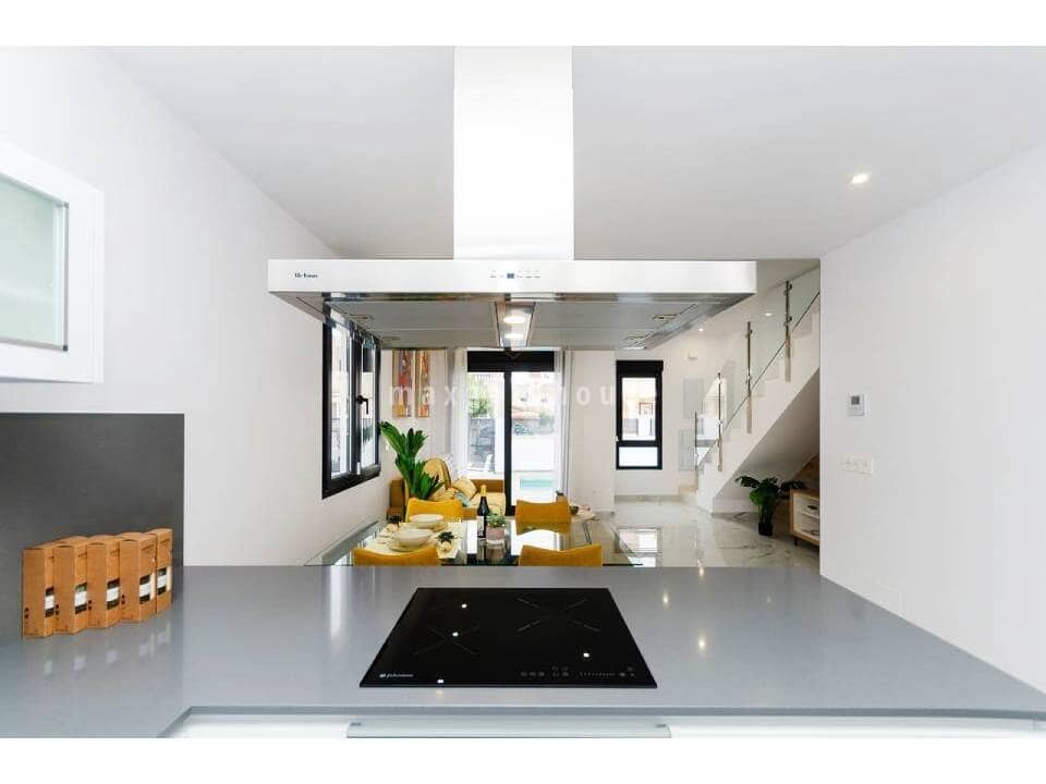 3 bedroom Villa for sale in La Torreta with pool - € 424,000 (Ref: 10014935)