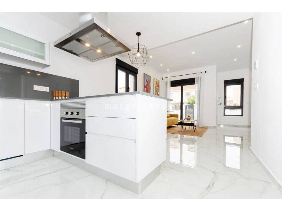 3 bedroom Villa for sale in La Torreta with pool - € 424,000 (Ref: 10014935)