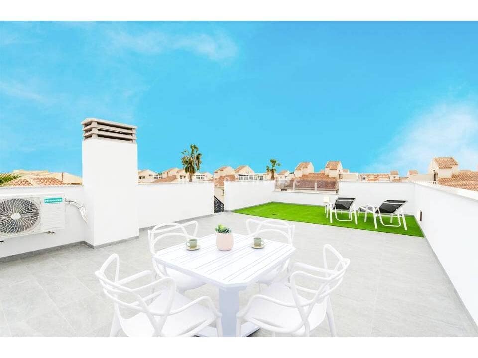 3 bedroom Villa for sale in La Torreta with pool - € 424,000 (Ref: 10014935)