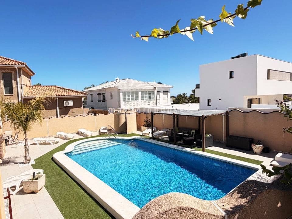 5 sovrum Villa till salu i Ciudad Quesada med pool - 725 000 € (Ref: 10019935)