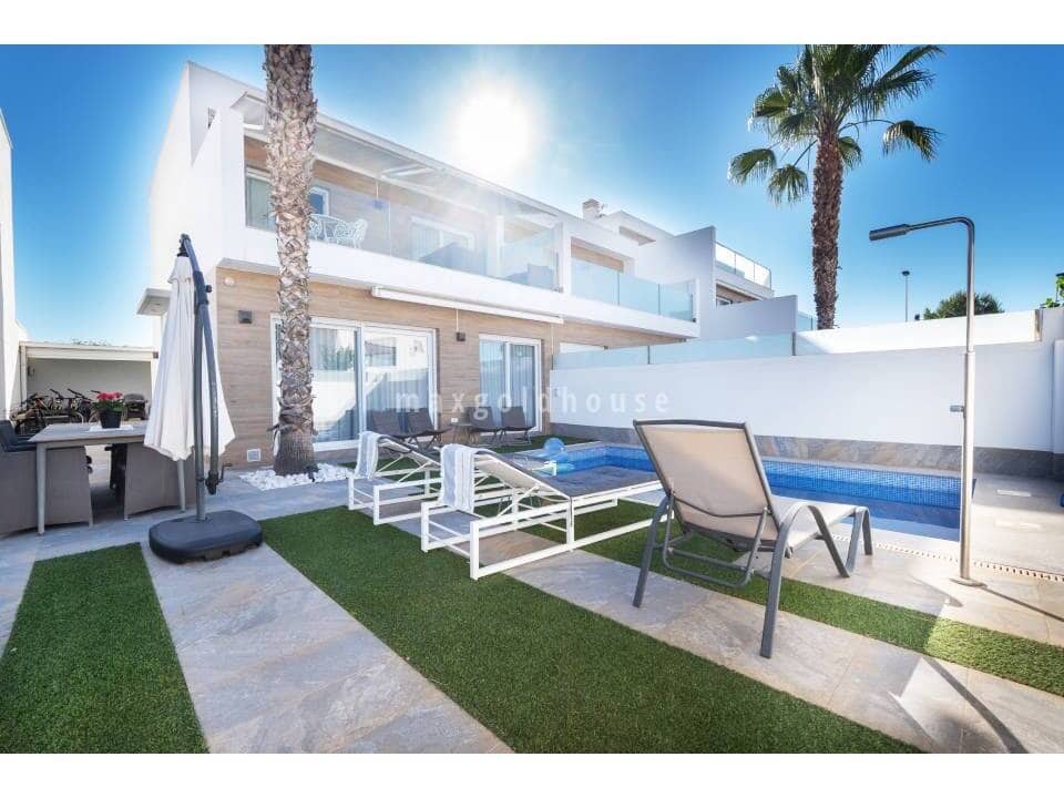 Chalet de 3 habitaciones en San Pedro del Pinatar en venta con piscina - 425.000 € (Ref: 10019945)