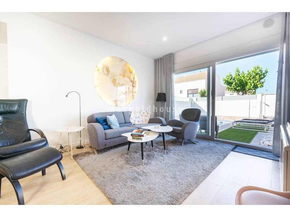 Chalet de 3 habitaciones en San Pedro del Pinatar en venta con piscina - 425.000 € (Ref: 10019945)