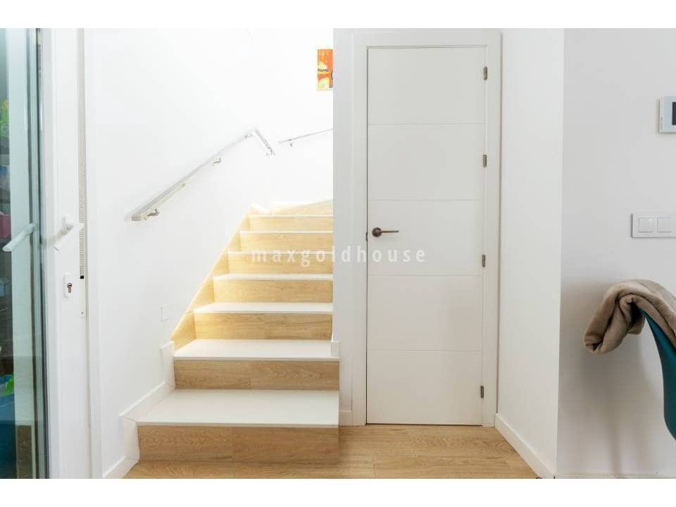 Chalet de 3 habitaciones en San Pedro del Pinatar en venta con piscina - 425.000 € (Ref: 10019945)