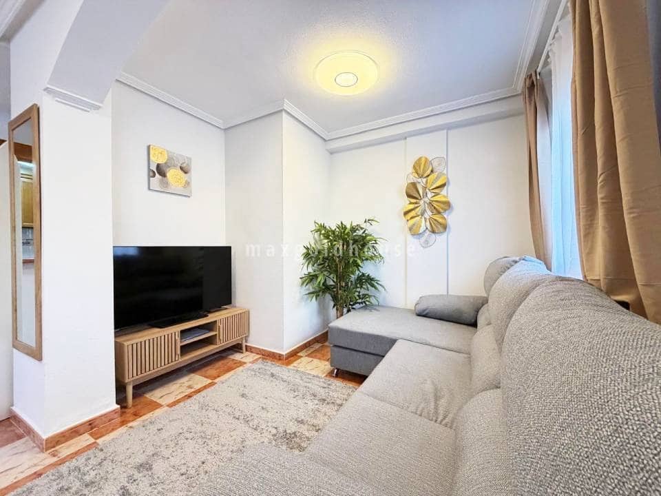 2 bedroom Semi-detached Villa for sale in Villamartin with pool - € 209,900 (Ref: 10019956)