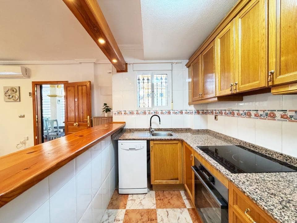 2 bedroom Semi-detached Villa for sale in Villamartin with pool - € 209,900 (Ref: 10019956)