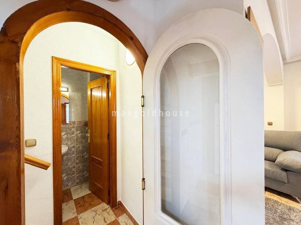 2 bedroom Semi-detached Villa for sale in Villamartin with pool - € 209,900 (Ref: 10019956)