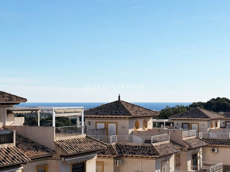 2 bedroom Semi-detached Villa for sale in Villamartin with pool - € 209,900 (Ref: 10019956)