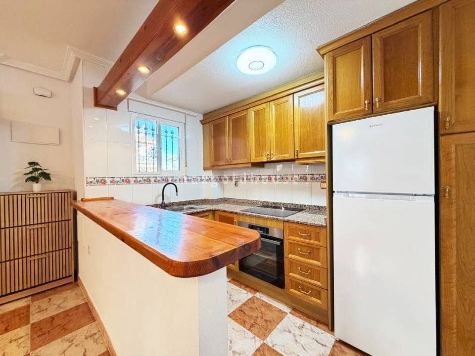 2 bedroom Semi-detached Villa for sale in Villamartin with pool - € 209,900 (Ref: 10019956)