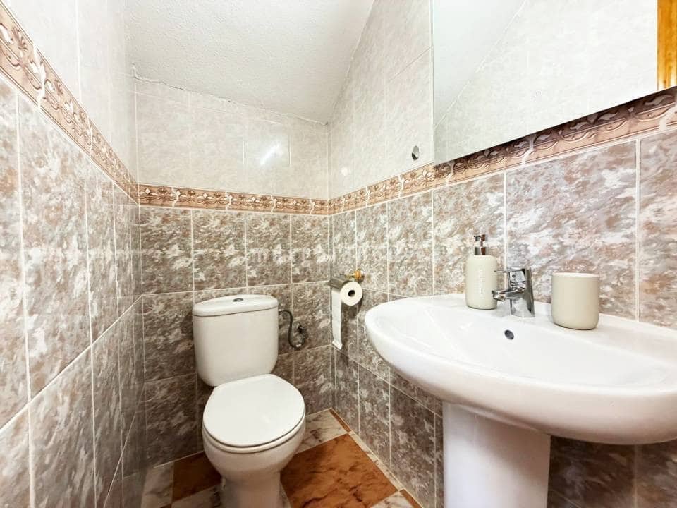 2 bedroom Semi-detached Villa for sale in Villamartin with pool - € 209,900 (Ref: 10019956)