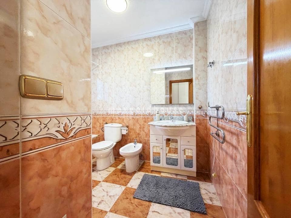 2 bedroom Semi-detached Villa for sale in Villamartin with pool - € 209,900 (Ref: 10019956)