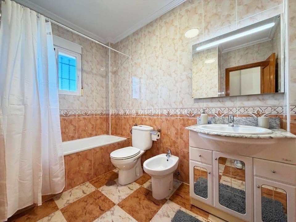 2 bedroom Semi-detached Villa for sale in Villamartin with pool - € 209,900 (Ref: 10019956)
