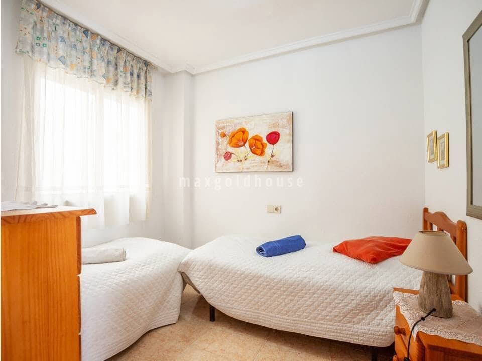 Apartamento de 2 habitaciones en Torrevieja en venta con piscina - 125.000 € (Ref: 10021821)